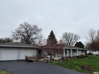 1315 W ADAMS Street, Taylorville, IL 62568