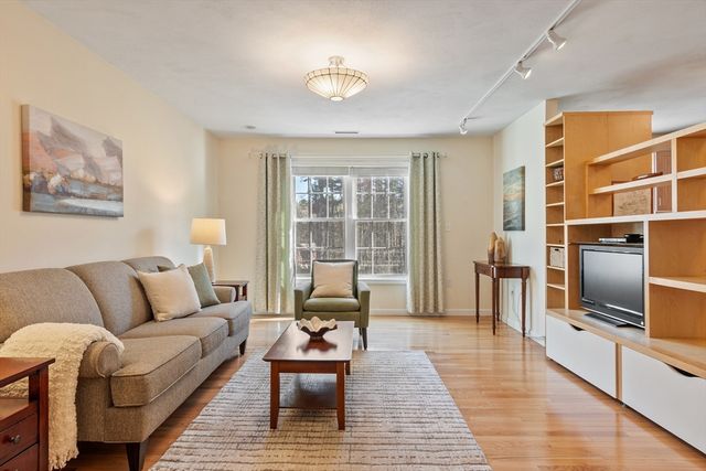 7 Long Meadow Road, Westford, MA 01886
