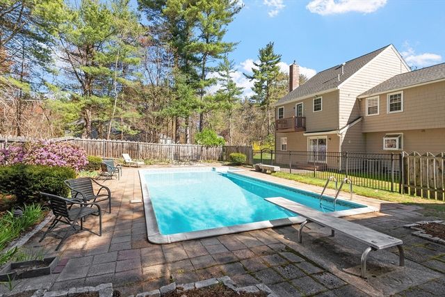 7 Long Meadow Road, Westford, MA 01886