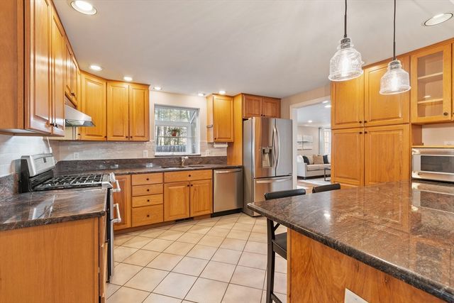 7 Long Meadow Road, Westford, MA 01886