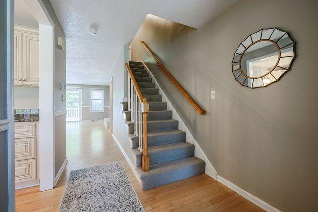 20 Laurelwood Dr 20, Hopedale, MA 01747
