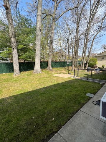 1 Gilbert Avenue 5, Smithtown, NY 11787