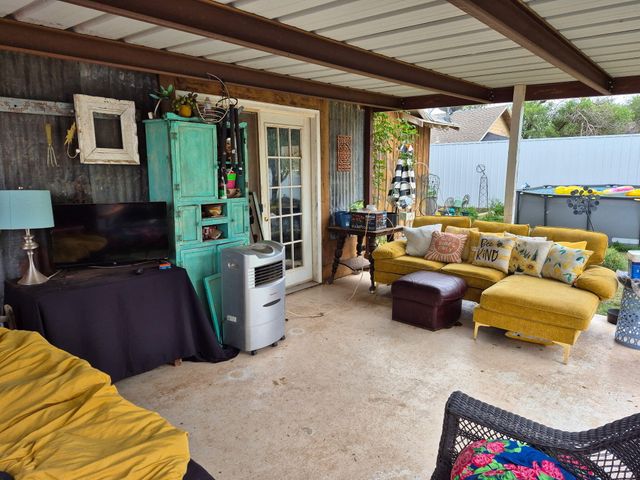 735 S 12th Street, Slaton, TX 79364