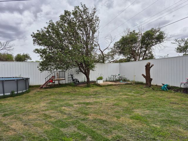 735 S 12th Street, Slaton, TX 79364