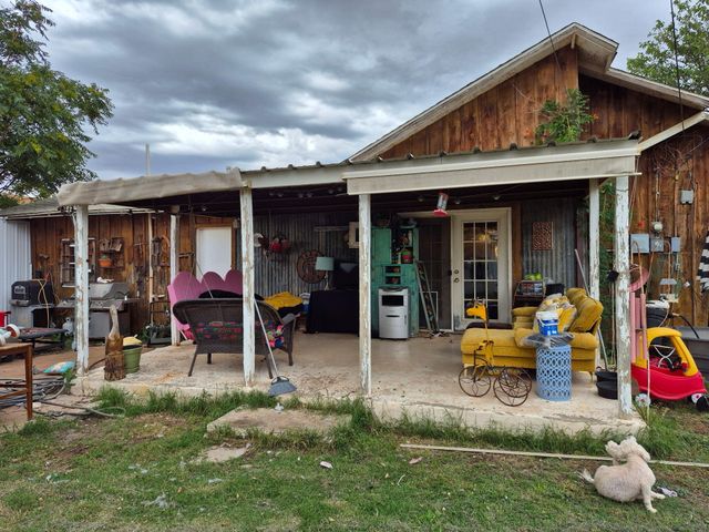 735 S 12th Street, Slaton, TX 79364