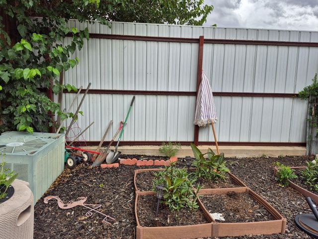 735 S 12th Street, Slaton, TX 79364