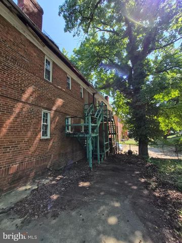 4613 CENTRAL AVE NE, Washington, DC 20019