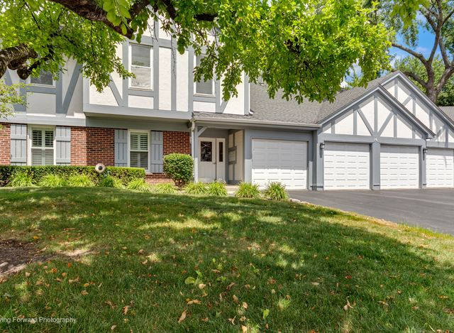 16 W Fern Court 204, Palatine, IL 60067