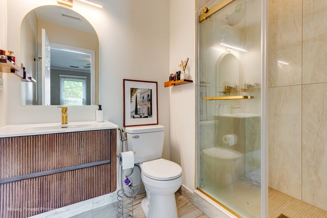 16 W Fern Court 204, Palatine, IL 60067