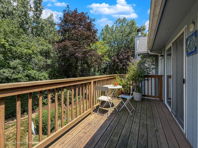 16 W Fern Court 204, Palatine, IL 60067