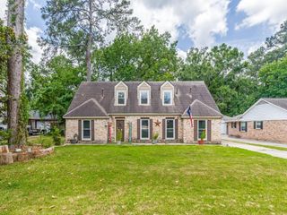 674 Ravensworth Drive, Conroe, TX 77302