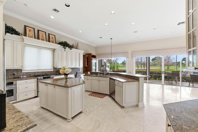 10832 Egret Pointe Lane, West Palm Beach, FL 33412