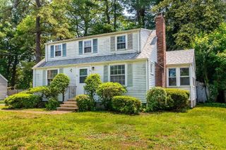 22 Londonderry Rd, Framingham, MA 01701