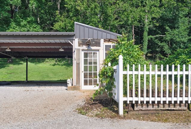 1204 Bobs Ln, Mount Pleasant, TN 38474