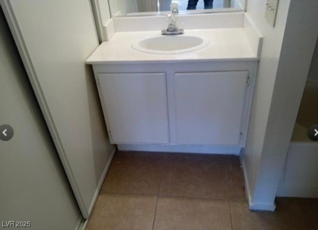 4865 South Torrey Pines Drive 106, Las Vegas, NV 89103