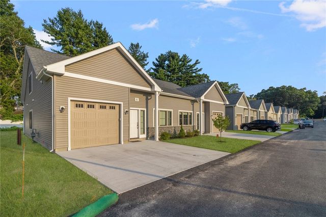 81 West Valley Circle, West Warwick, RI 02893