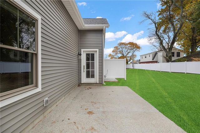 81 West Valley Circle, West Warwick, RI 02893