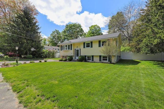 12 Christopher Rd, Holliston, MA 01746