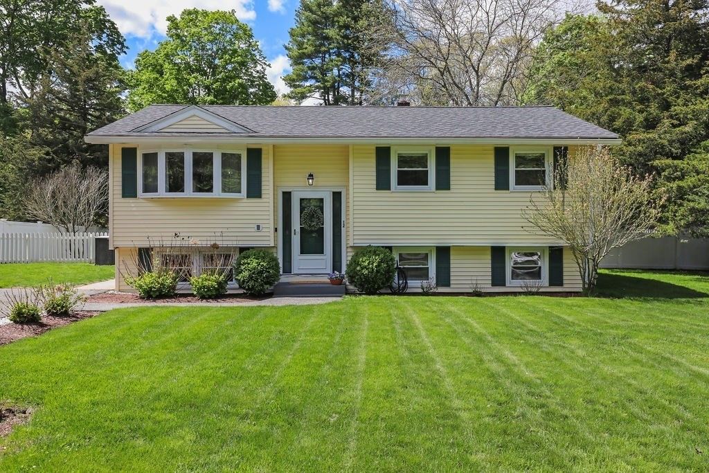 12 Christopher Rd, Holliston, MA 01746
