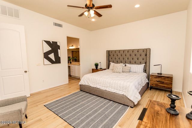 9809 N Ridge Shadow Place, Tucson, AZ 85704