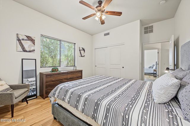 9809 N Ridge Shadow Place, Tucson, AZ 85704