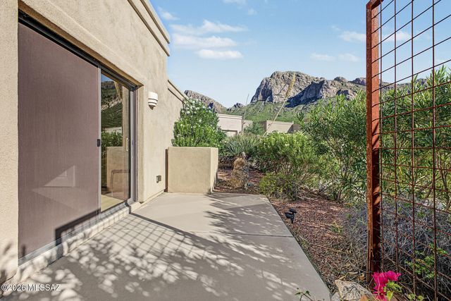 9809 N Ridge Shadow Place, Tucson, AZ 85704