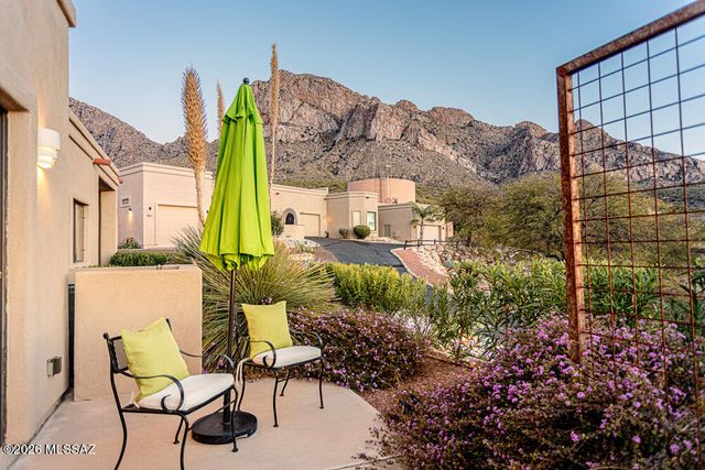 9809 N Ridge Shadow Place, Tucson, AZ 85704