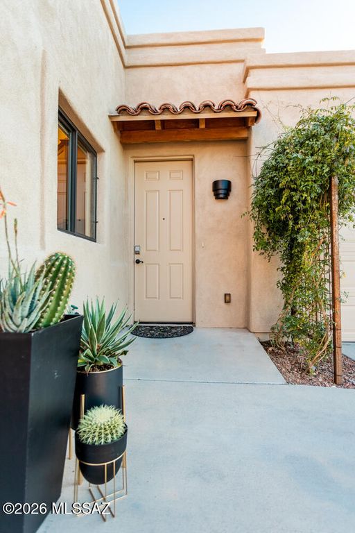9809 N Ridge Shadow Place, Tucson, AZ 85704