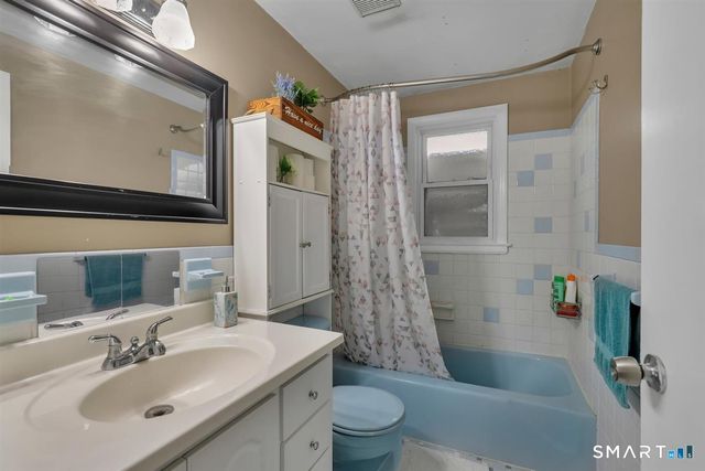 558 Oak Street, East Hartford, CT 06118