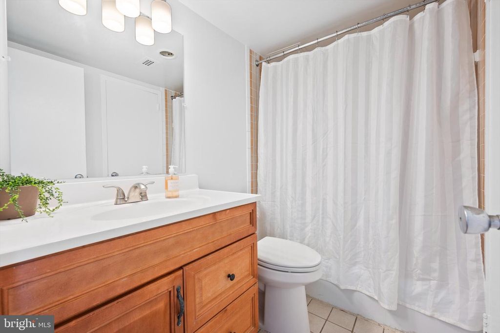 4242 E WEST HWY #617, Chevy Chase, MD 20815