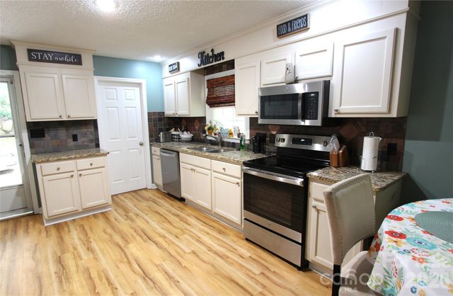 2600 Lakewood Drive, Gastonia, NC 28052