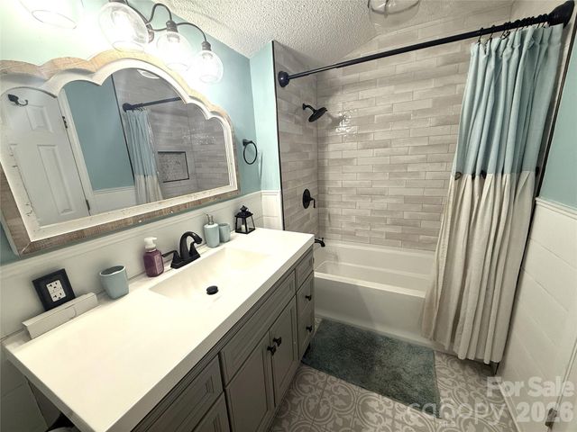 2600 Lakewood Drive, Gastonia, NC 28052