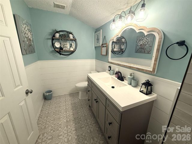 2600 Lakewood Drive, Gastonia, NC 28052