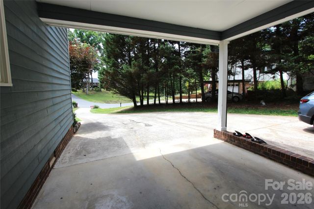 2600 Lakewood Drive, Gastonia, NC 28052