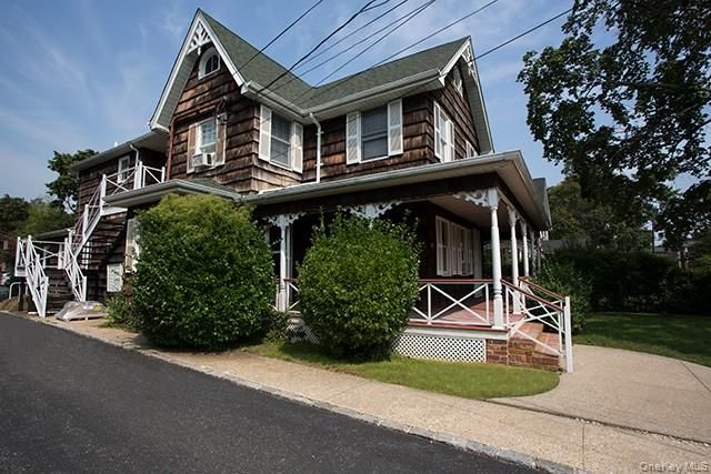 82 Park Avenue 4, Amityville, NY 11701