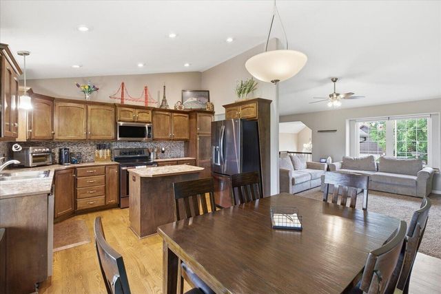 910 KEY Circle, Carter Lake, IA 51510