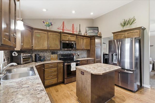 910 KEY Circle, Carter Lake, IA 51510