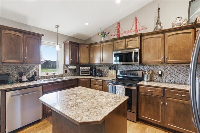 910 KEY Circle, Carter Lake, IA 51510