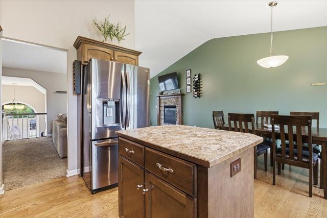 910 KEY Circle, Carter Lake, IA 51510