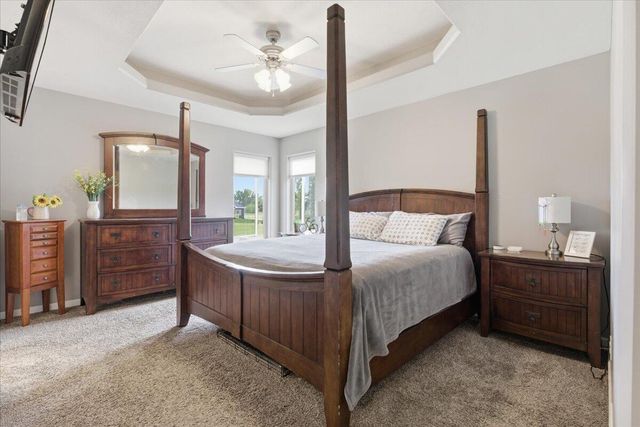 910 KEY Circle, Carter Lake, IA 51510