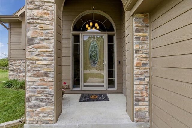 910 KEY Circle, Carter Lake, IA 51510