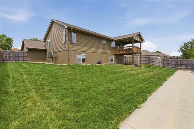910 KEY Circle, Carter Lake, IA 51510