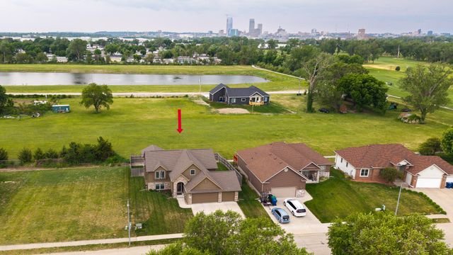 910 KEY Circle, Carter Lake, IA 51510
