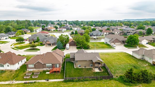 910 KEY Circle, Carter Lake, IA 51510
