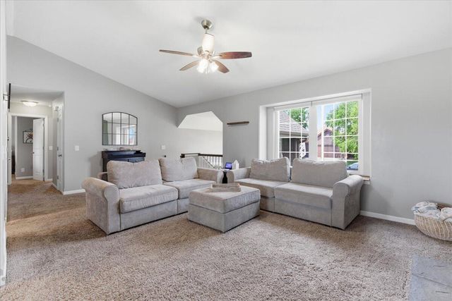910 KEY Circle, Carter Lake, IA 51510