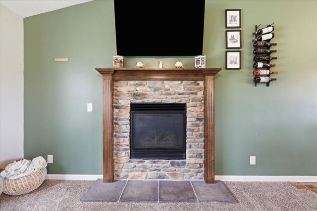 910 KEY Circle, Carter Lake, IA 51510