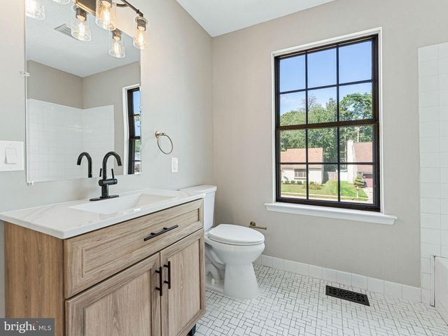 46 WOODHAVEN WAY, Sicklerville, NJ 08081