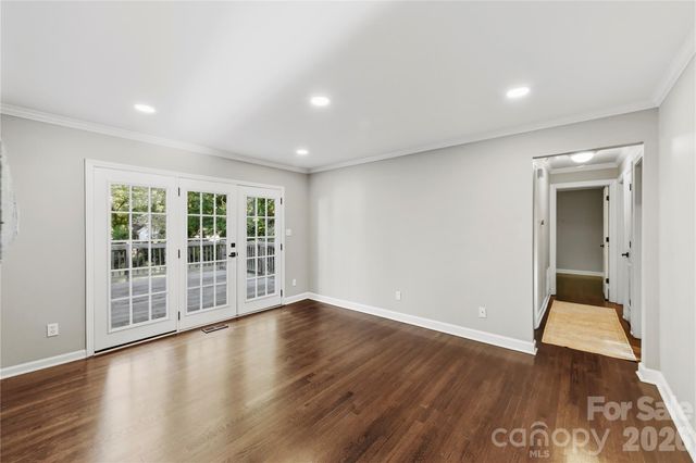 5726 Sharon Road, Charlotte, NC 28210