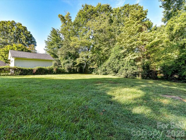 5726 Sharon Road, Charlotte, NC 28210