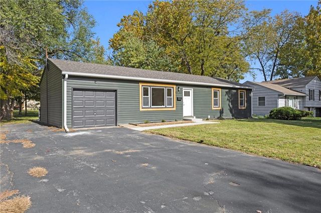 8122 W 92nd Terrace, Overland Park, KS 66212